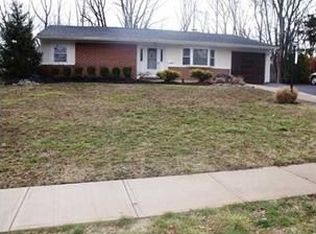 12 Dawson Rd, Kendall Park, NJ 08824