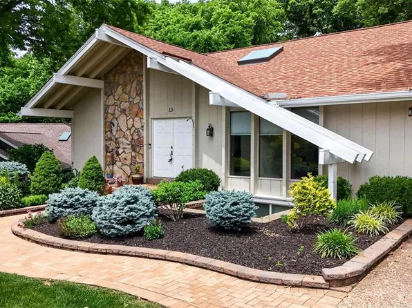 13 Laurel Oaks Ct, Lake Saint Louis, MO 63367
