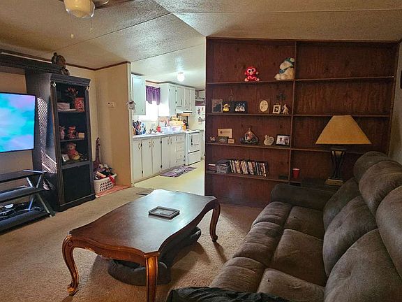 2nd image of 275 SE Bennie Ln