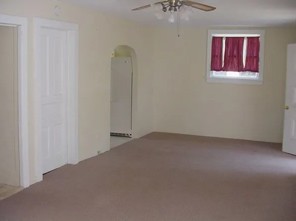 181 E Carleton Rd, Hillsdale, MI 49242