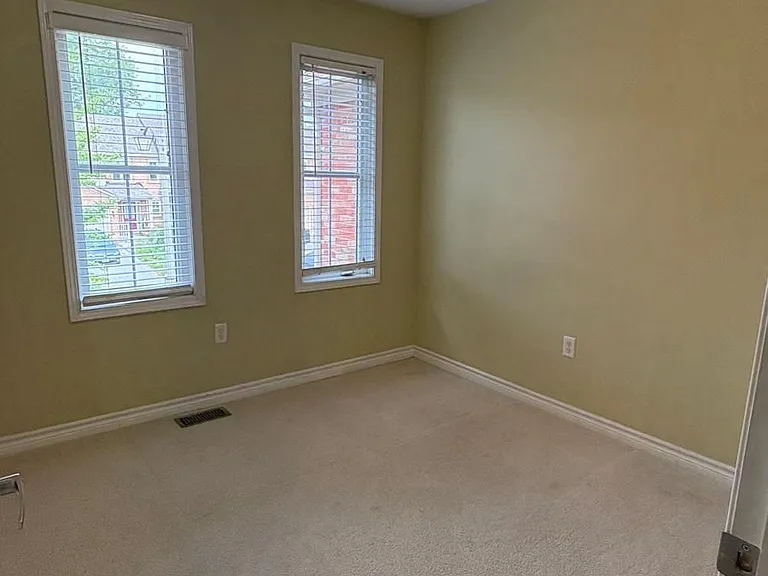 52 Dougherty Cres — Photo 10