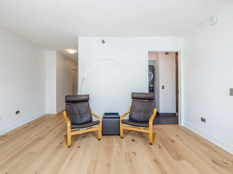 33 W Ontario St #31D — Photo 37