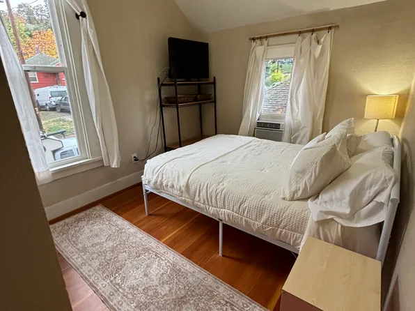 706 Sherman Ave #4, Hood River, OR 97031
