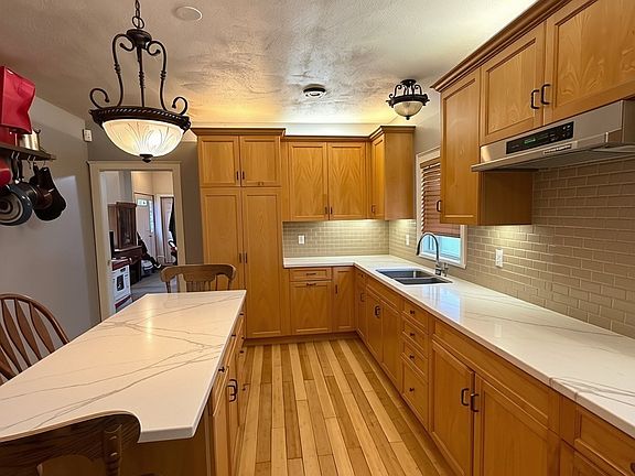 4th image of 12 Forest St