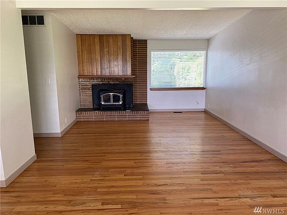 Hardwoods in most rooms...