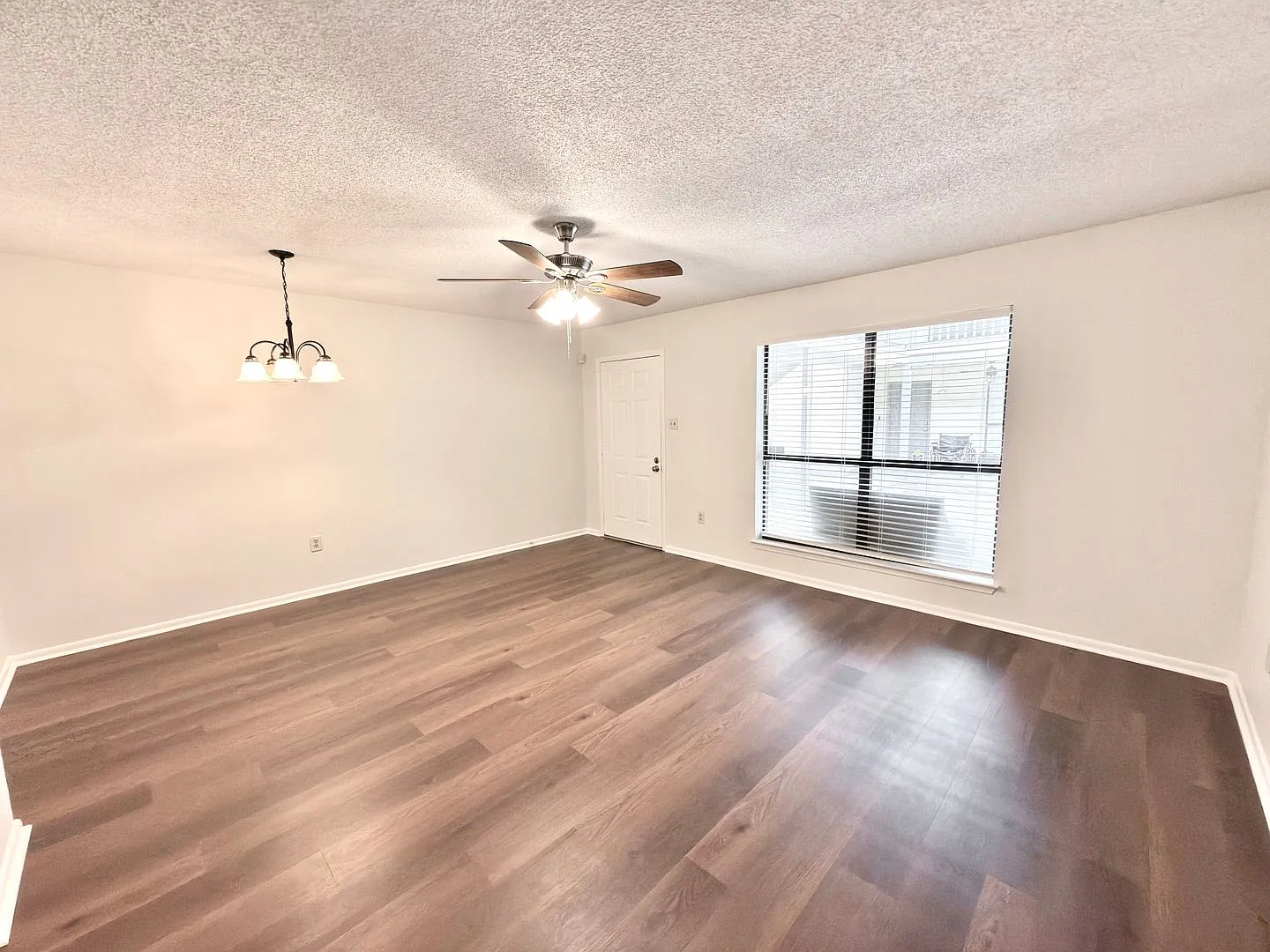 Newly Renovated 1 Bedroom Condo in Parklyn Chase with Community Pool — Photo 4