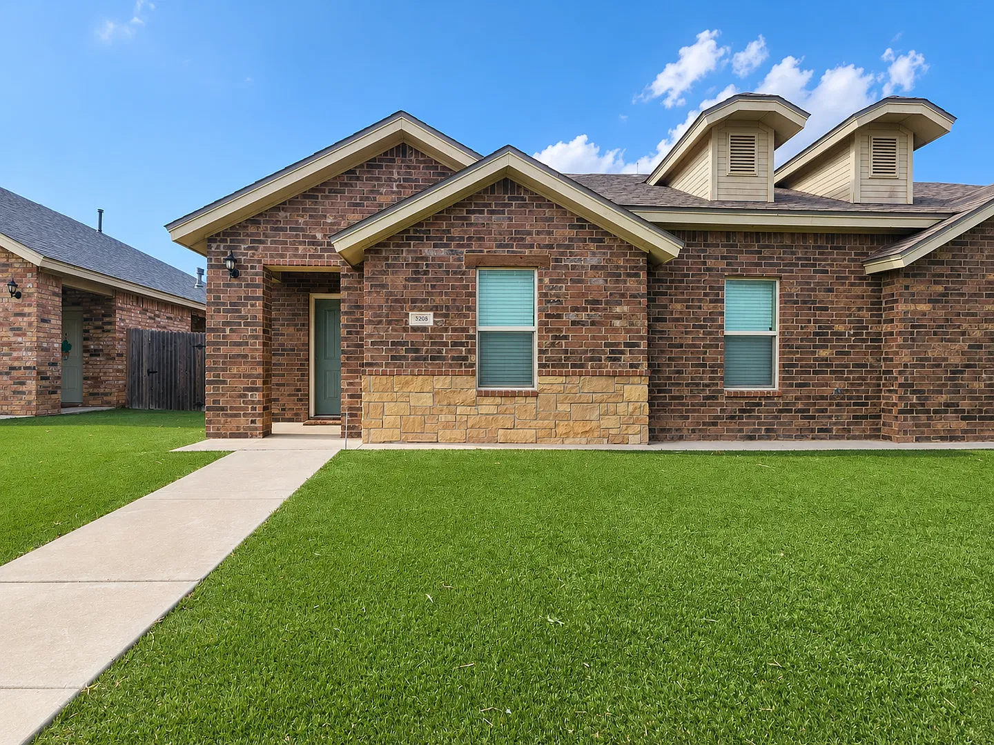 Beautiful 3/2 Townhome in Lubbock Cooper! — Photo 2