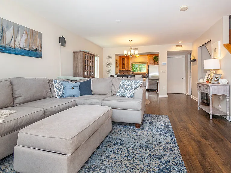 129 Governor Winthrop Rd — Photo 11
