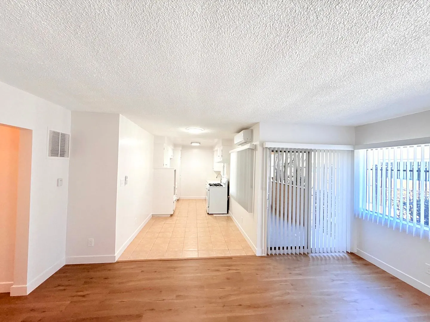 853 W Beach Avenue — Photo 4
