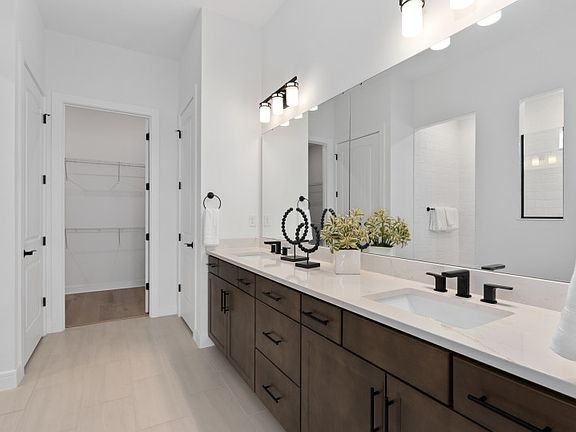 Spacious Owner s Suite