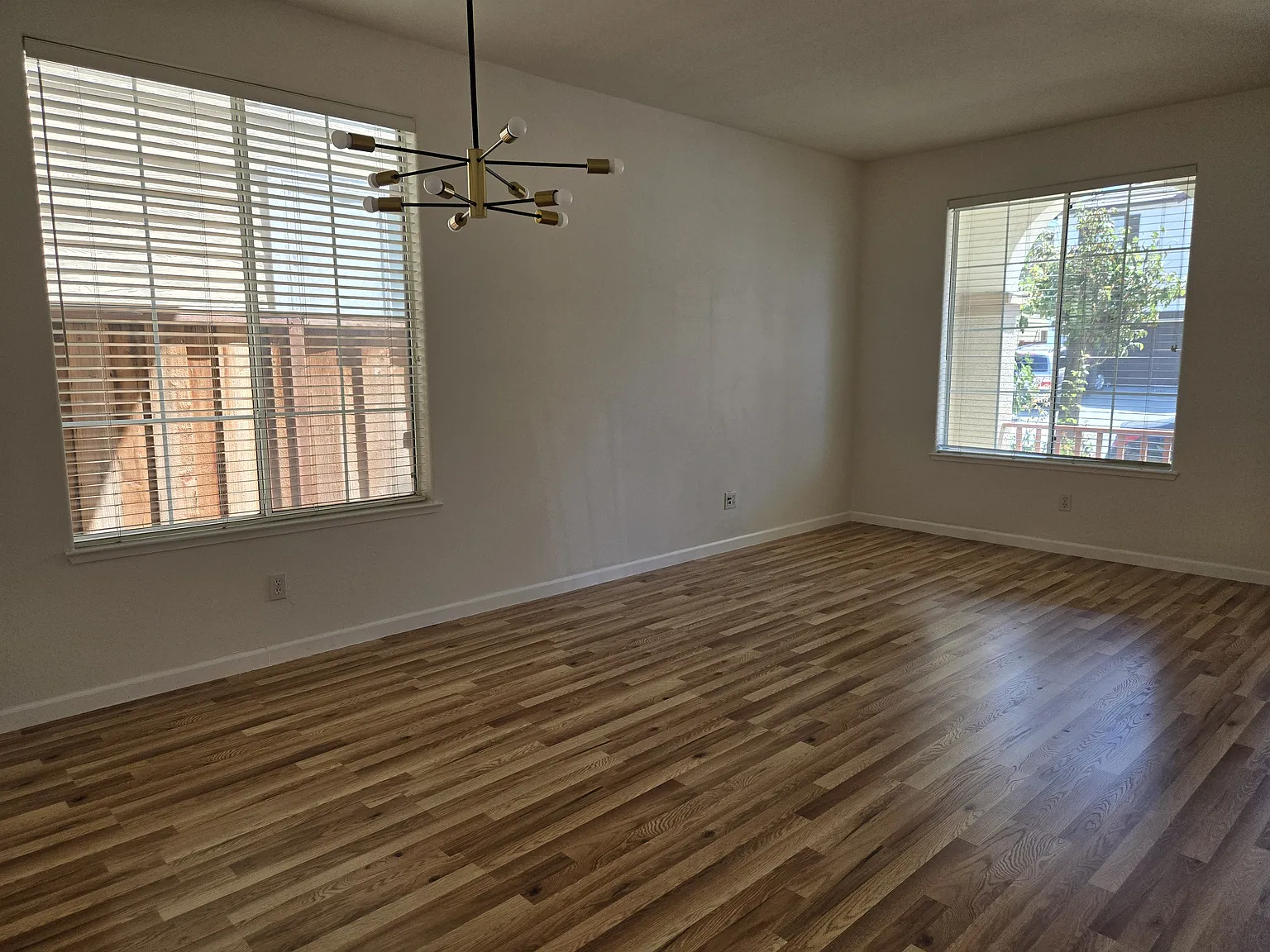 4 bed, 2.5 bath, 2069 sqft, $4,800 — Photo 3