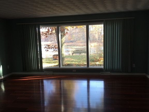 3rd image of 4400 Peninsular Dr