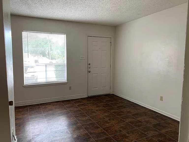 3107 Atkinson Ave — Photo 10