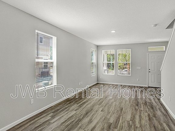 4th image of 961 Palmetto St