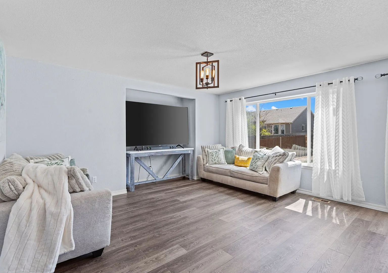 4 Bed 3 Bath in 80831!! — Photo 4