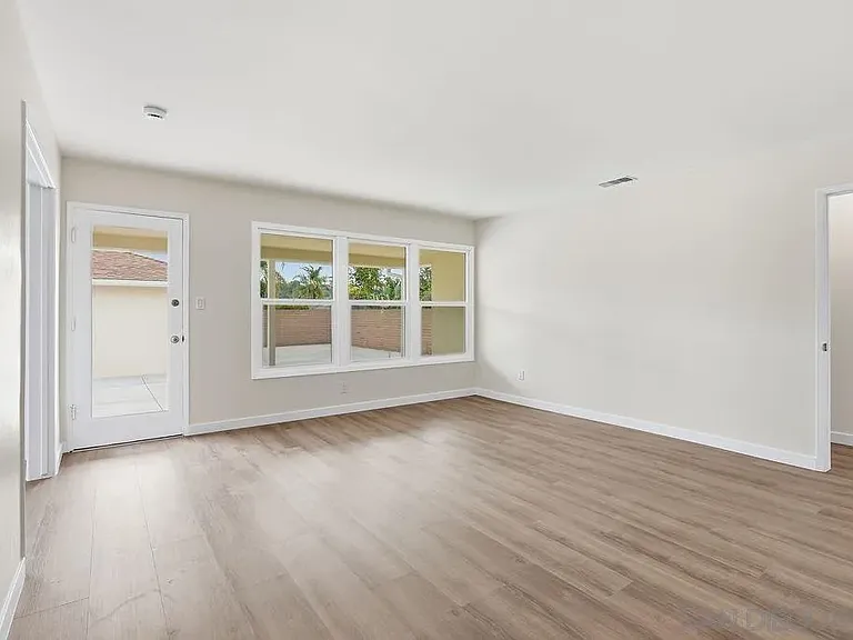 6593 Delfern St — Photo 5