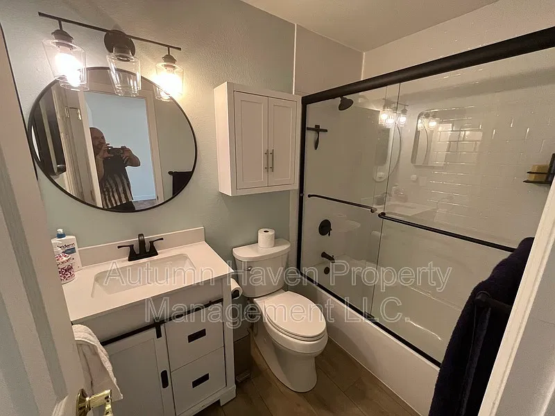3 bed, 2.0 bath, 2070 sqft, $2,990 — Photo 4