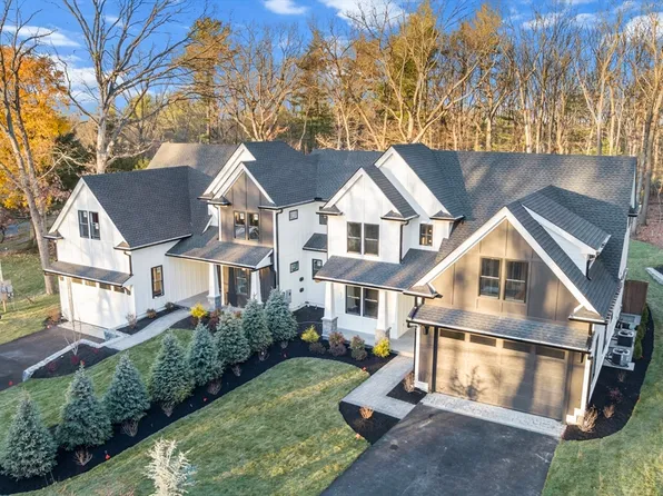 14 Robinson Dr #1, Bedford, MA 01730