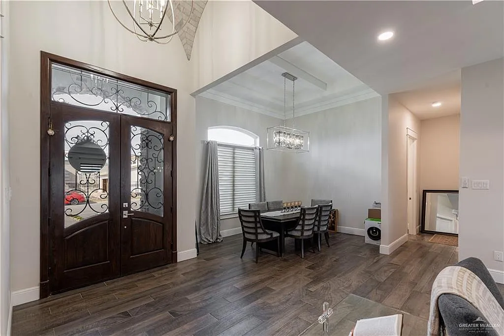 4 bed, 3.5 bath, 3125 sqft, $4,100 — Photo 2