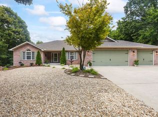 8 Fryer Ln, Bella Vista, AR 72715