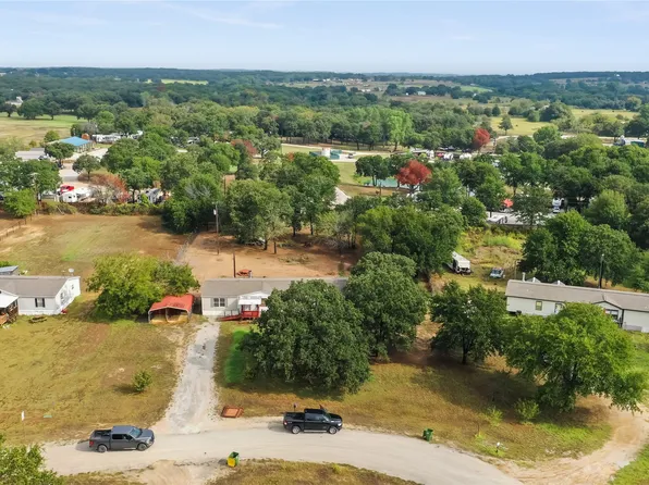 229 Lowrey Cir, Springtown, TX 76082