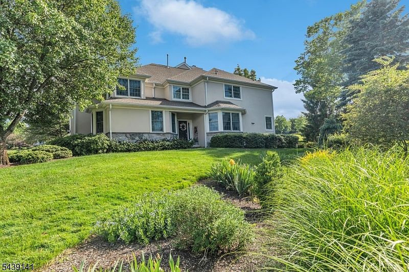 1st image of 24 Benedict Cres