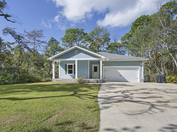 373 Bayside Dr, Freeport, FL 32439