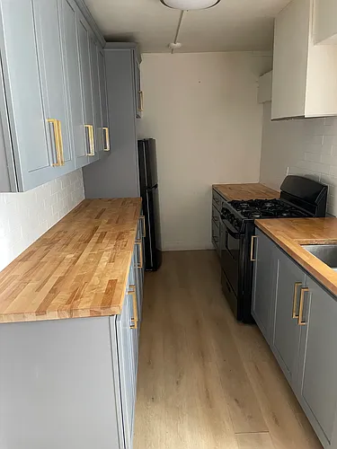 146 Gardiner Ave #8A Photo 1