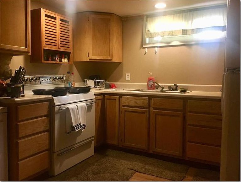 2nd image of 620 1/2 S 13th St