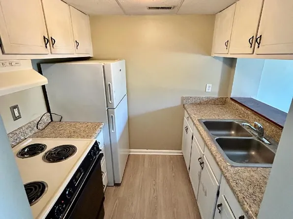 7042 Bray Rd, Hayes, VA 23072