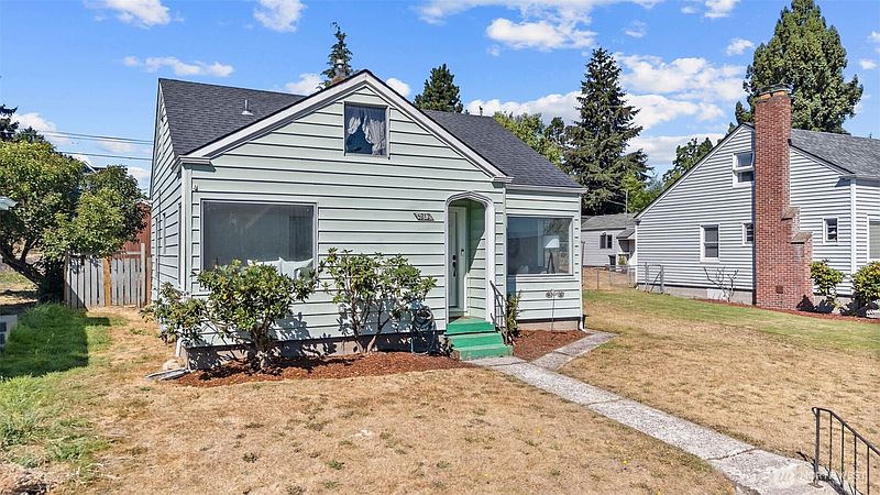 2nd image of 5212 Yakima Avenue