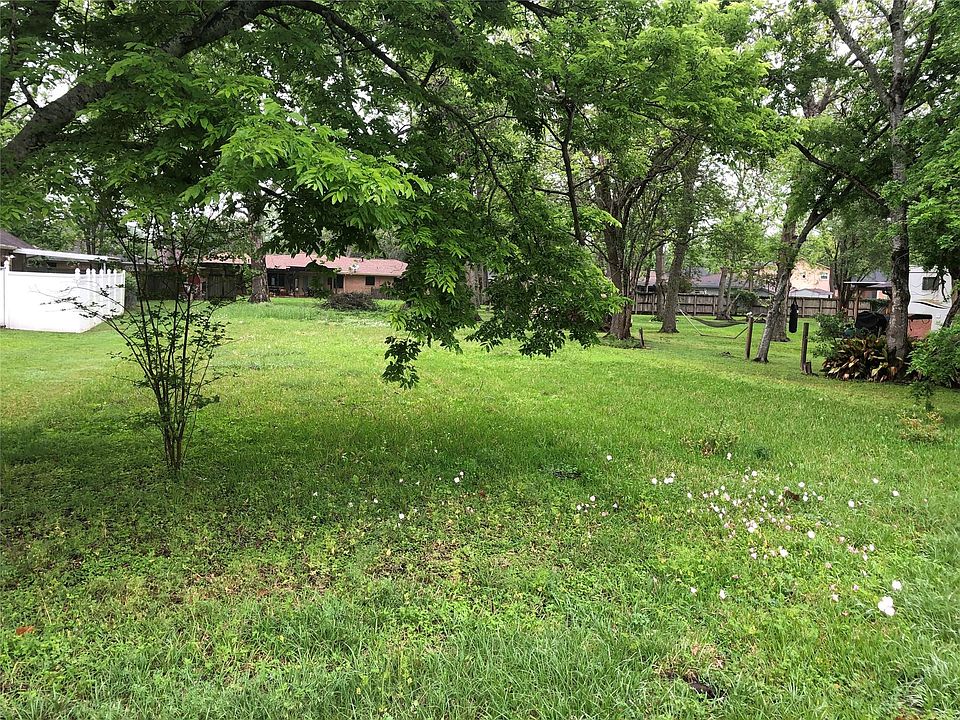 2nd image of 12026 15th St