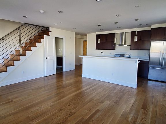 2nd image of 700 Valencia St APT 3