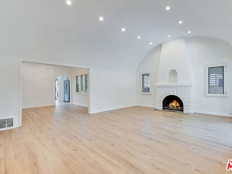 344 S Swall Dr — Photo 4