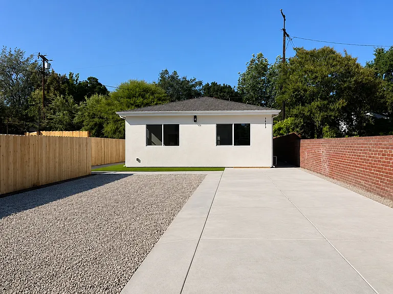 3623 E California Blvd — Photo 15