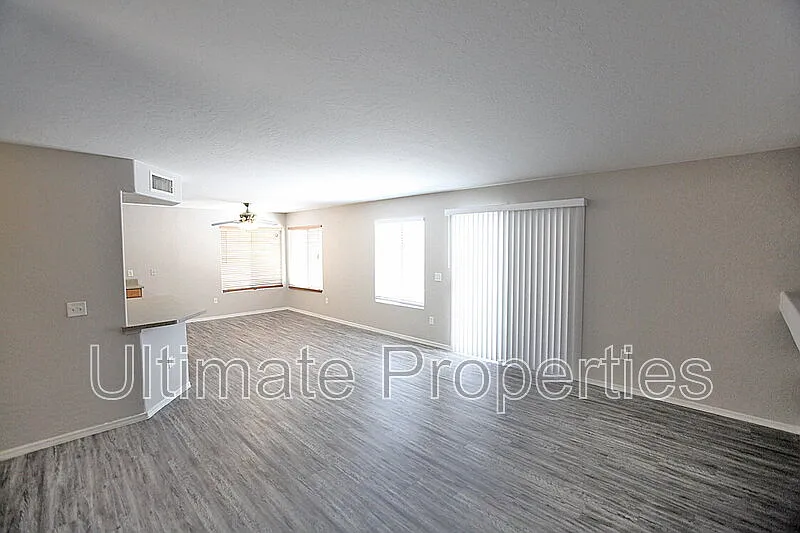 4 bed, 2.5 bath, 2235 sqft, $2,095 — Photo 4