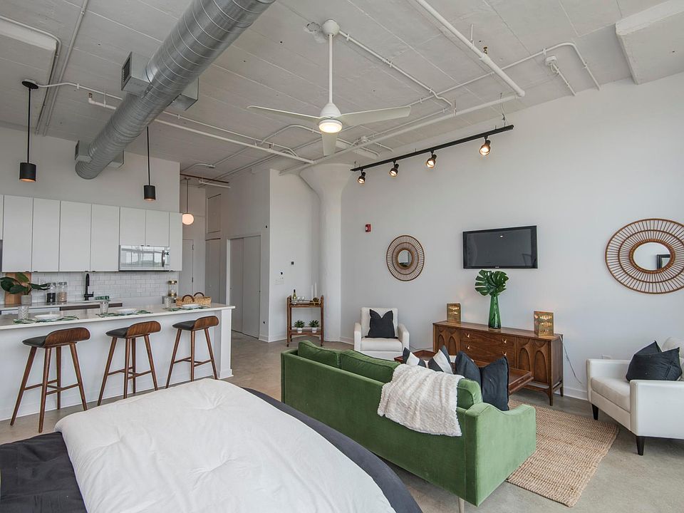 2nd image of 3100 W Glenwood Ave #204