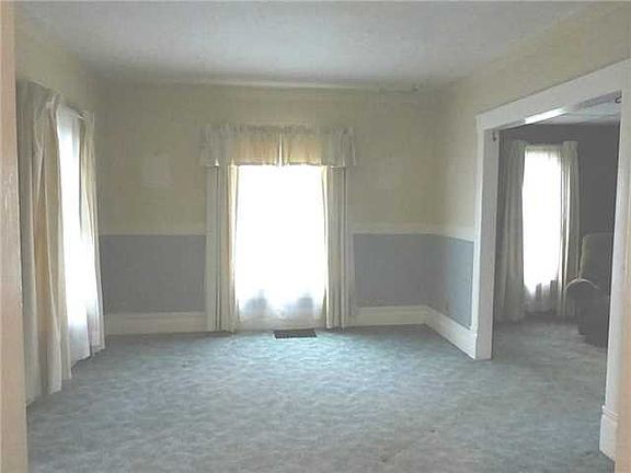 5th image of 102 E Washington St