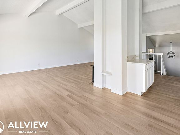 3rd image of 29 Skysail Dr