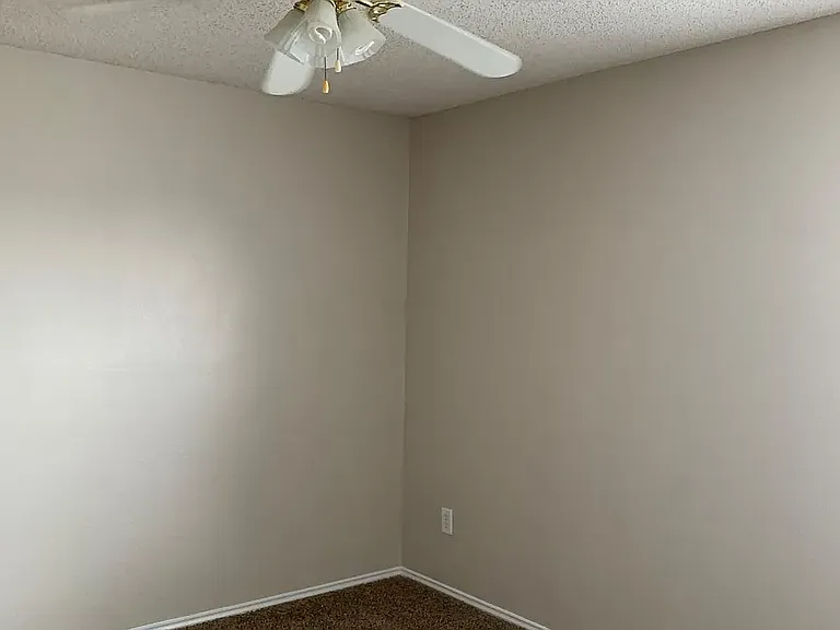 2028 Fox Glen Dr — Photo 22