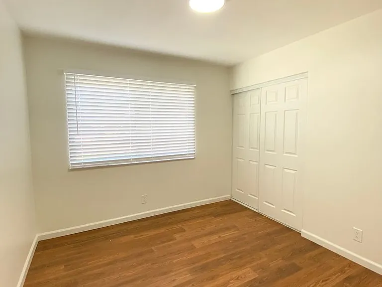 1025 N Lupine St — Photo 8