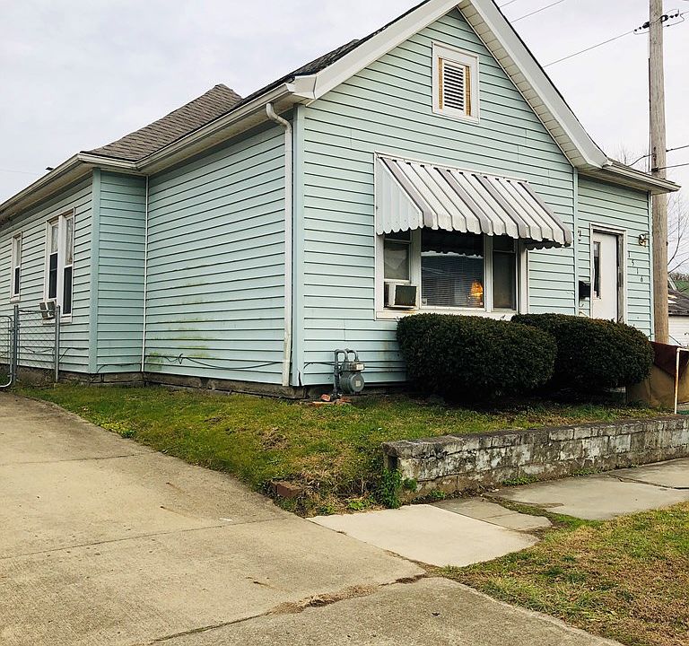 2nd image of 1516 Summit St