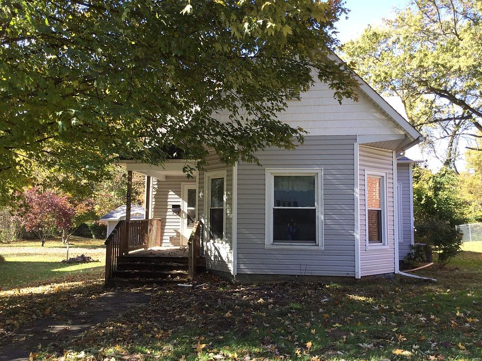 2nd image of 727 N Elm St