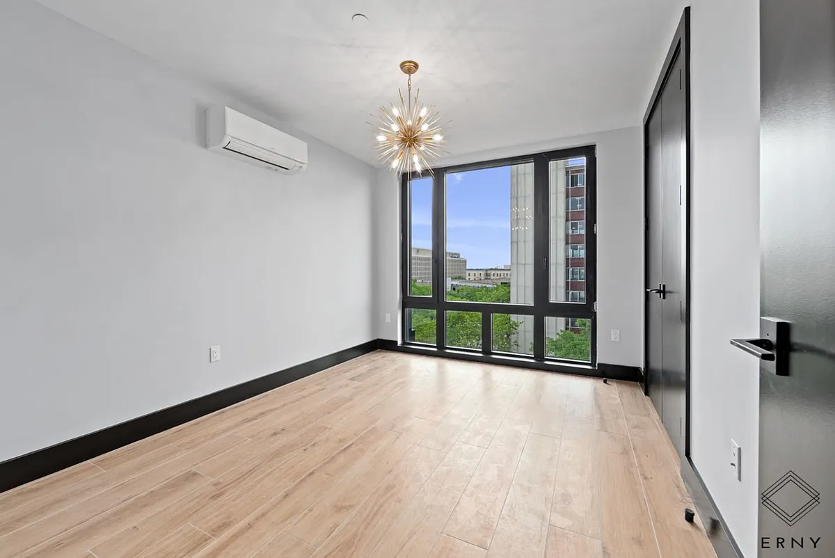 Building Photo - 828 New York Ave #4D
