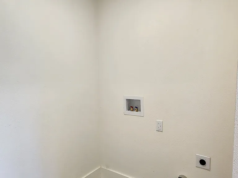 401 N Cherry St — Photo 14