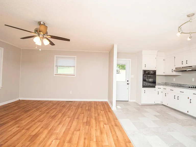 136 Harrison Ln — Photo 17