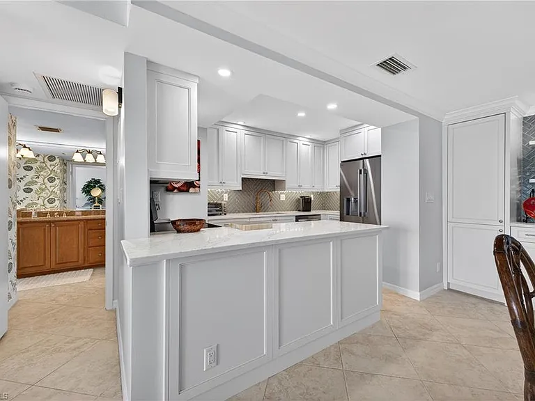 3443 Gulf Shore Blvd N #809 — Photo 10