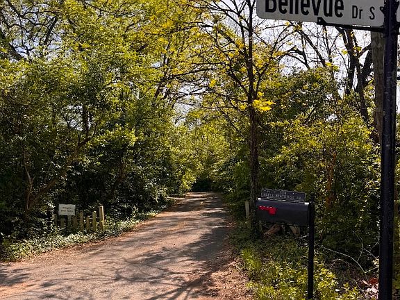 3rd image of 100 Bellevue Dr W