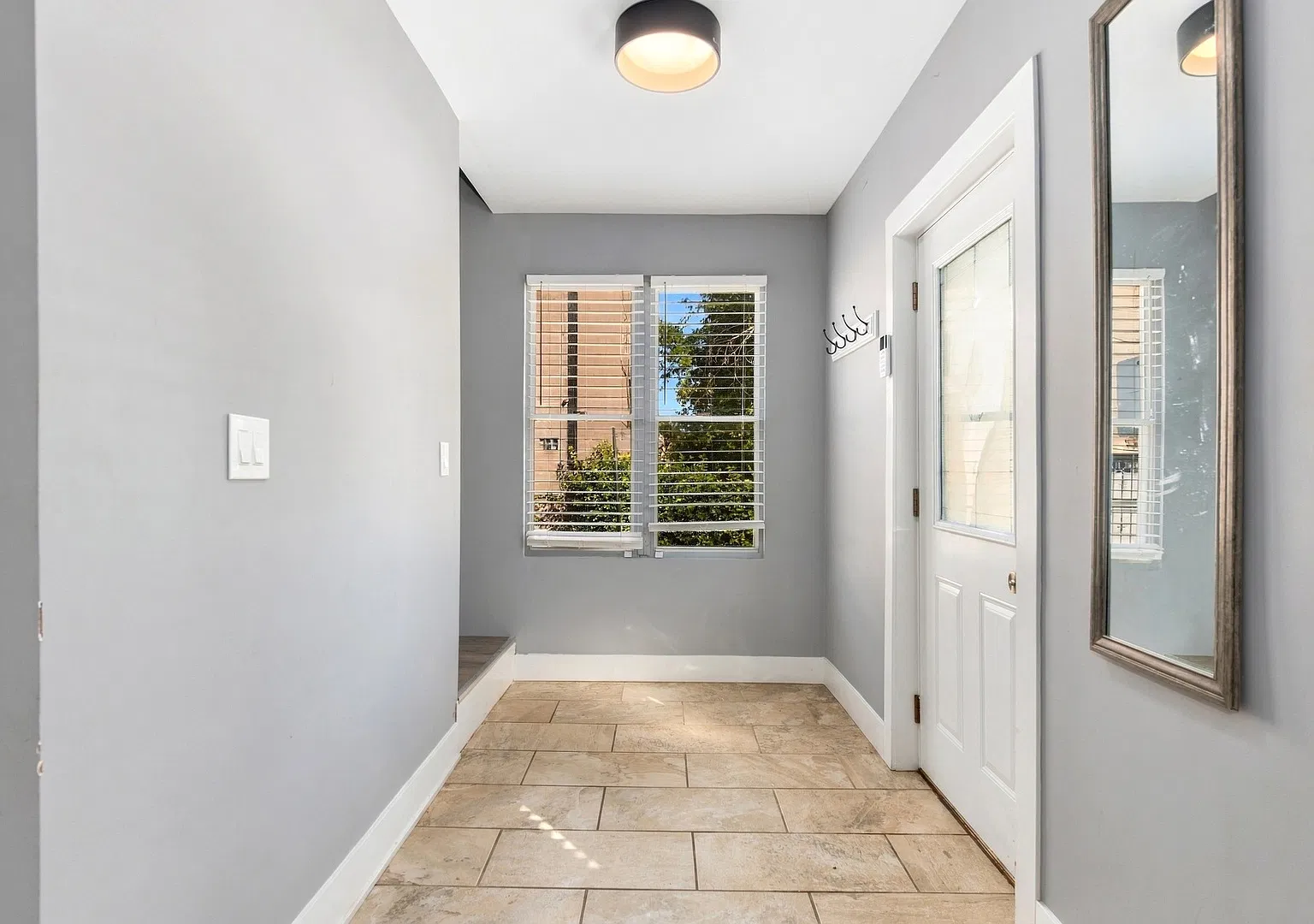 3 bed, 1769 sqft, $3,200 — Photo 2