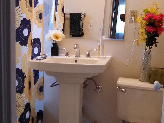 Bathroom w/ linen closet